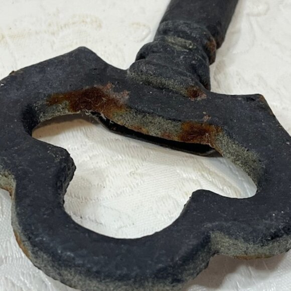 VTG Cast Iron Hanging Skeleton Key Wall Accent Decor Rustic 4.5"x2.5" - Picture 6 of 12